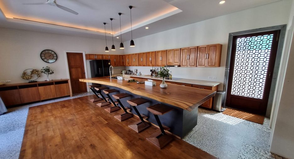 For sale 5 bedrooms villa in Thalang, Phuket