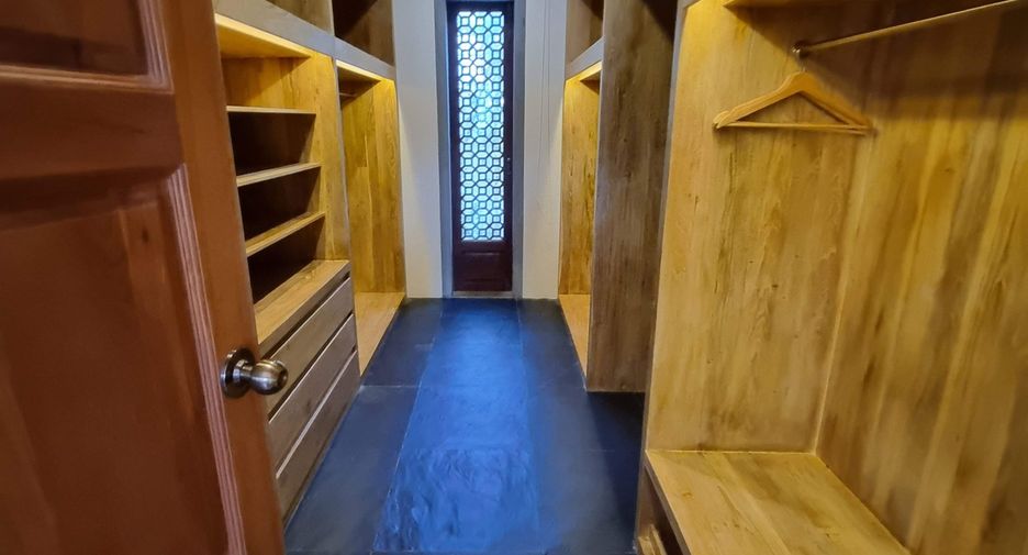 For sale 5 bedrooms villa in Thalang, Phuket