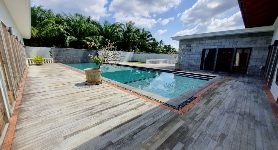 For sale 5 bedrooms villa in Thalang, Phuket