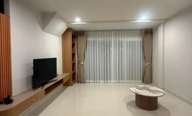 À louer 3 chambres maison de ville à Mueang Phuket, Phuket