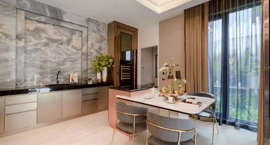 Haus zur Miete mit 4 Zimmer in Huai Khwang, Bangkok