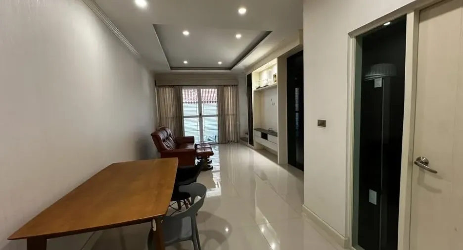 À louer 3 chambres maison de ville à Chom Thong, Bangkok