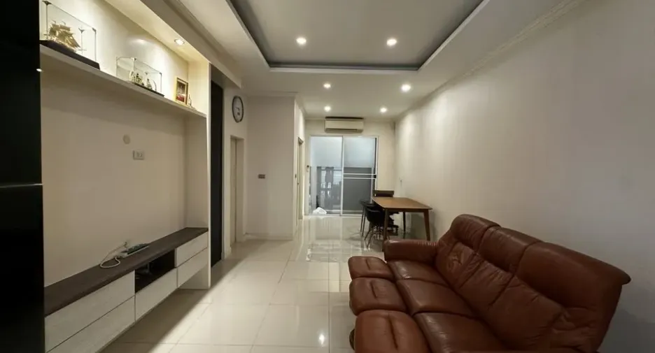 À louer 3 chambres maison de ville à Chom Thong, Bangkok