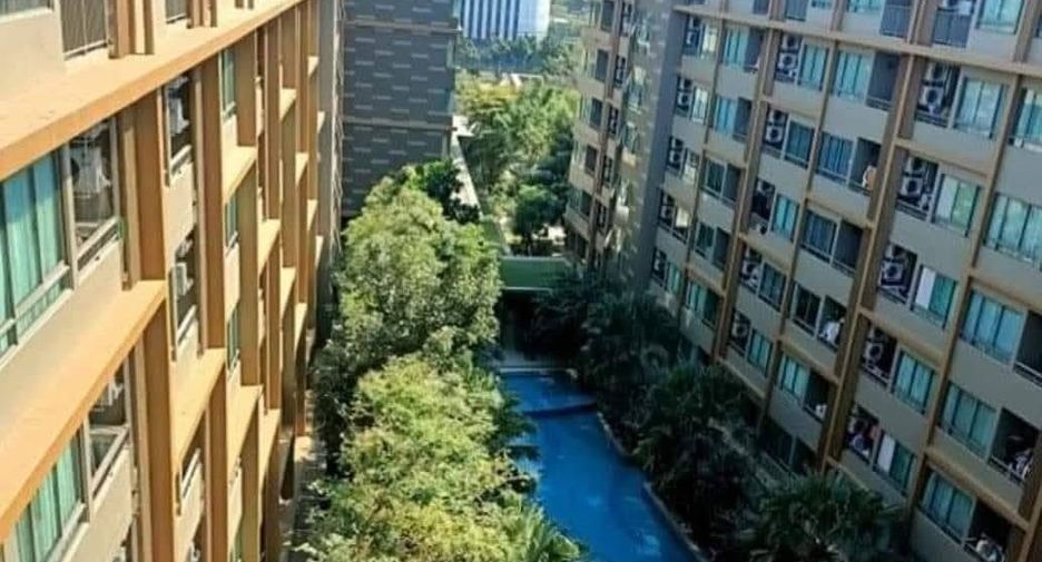 For sale 2 bedrooms condo in Huai Khwang, Bangkok