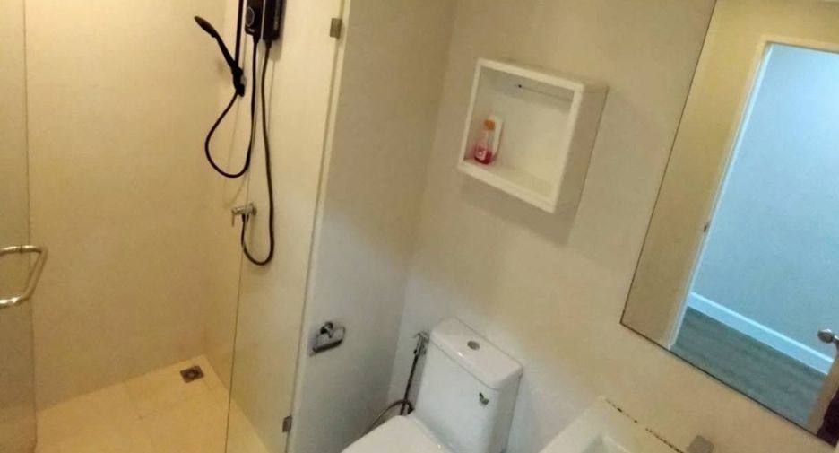 For sale 2 bedrooms condo in Huai Khwang, Bangkok