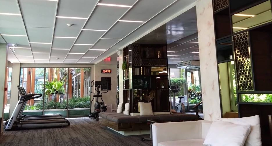For sale 2 bedrooms condo in Huai Khwang, Bangkok