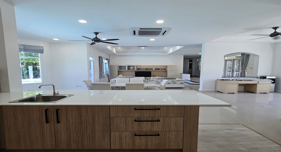 Villa zum Kauf mit 4 Zimmer in Mueang Phuket, Phuket
