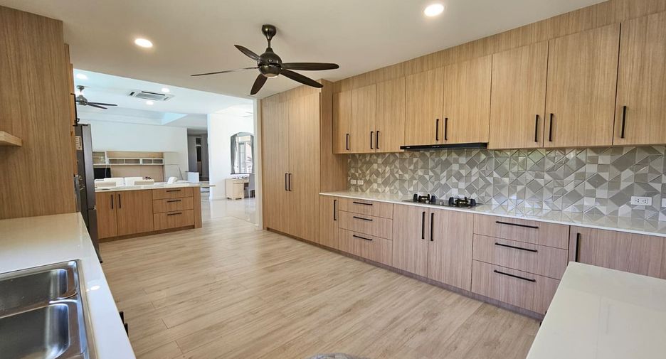 Villa zum Kauf mit 4 Zimmer in Mueang Phuket, Phuket