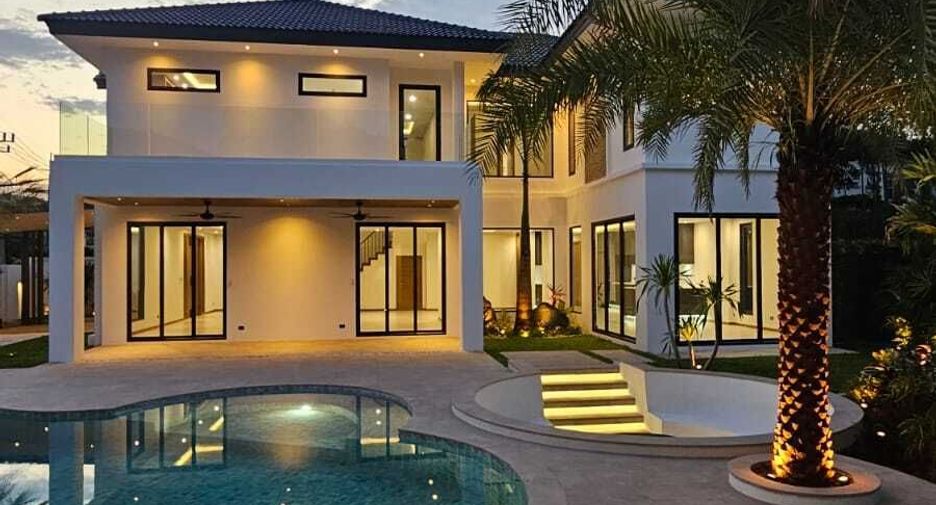 Haus zum Kauf mit 4 Zimmer in Mueang Phuket, Phuket