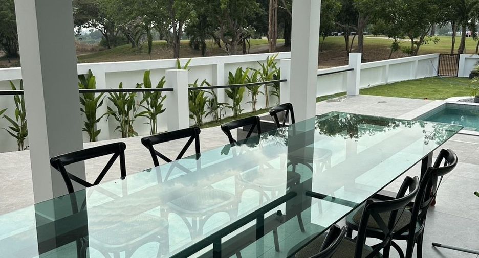 À vendre 4 chambres villa à Huay Yai, Pattaya