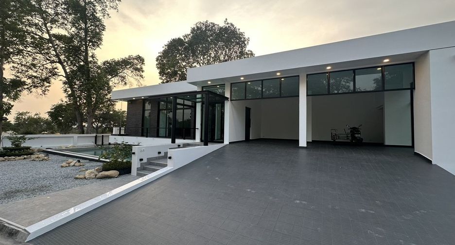 À vendre 4 chambres villa à Huay Yai, Pattaya
