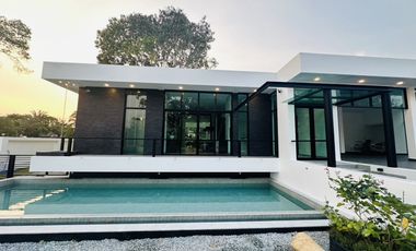 À vendre 4 chambres villa à Huay Yai, Pattaya