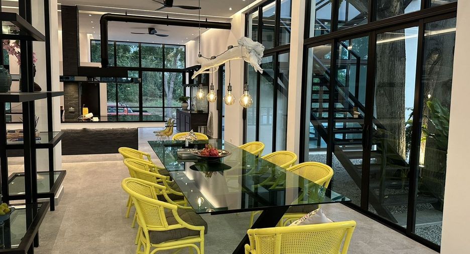 À vendre 4 chambres villa à Huay Yai, Pattaya