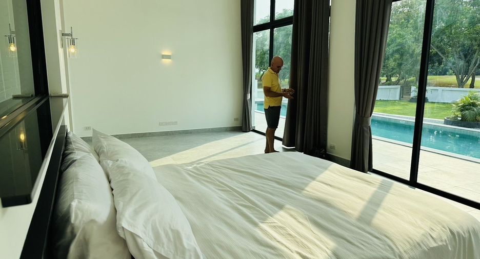 À vendre 4 chambres villa à Huay Yai, Pattaya