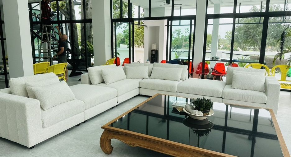 À vendre 4 chambres villa à Huay Yai, Pattaya