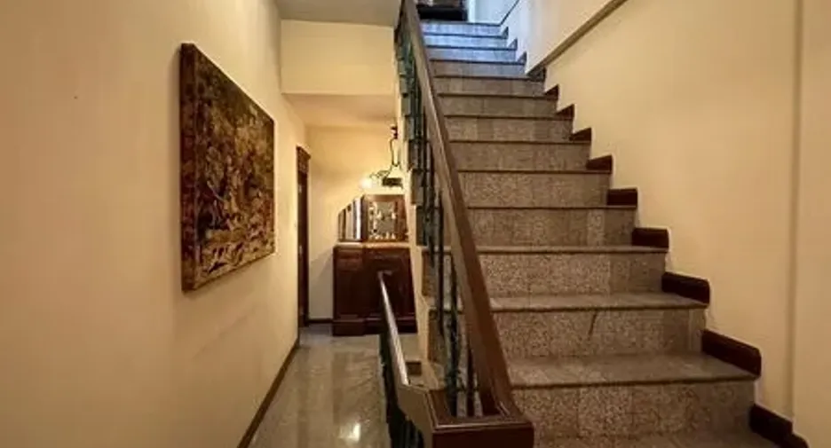 Casa adosada en alquiler de 4 habitaciones en Khlong Toei, Bangkok