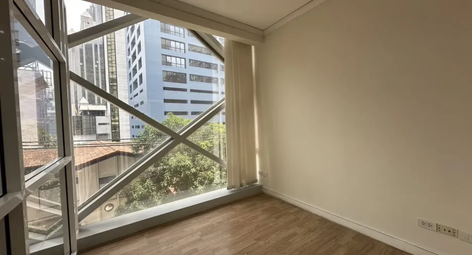 For rent office in Khlong Toei, Bangkok