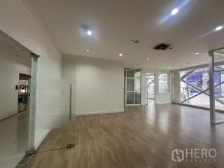 For rent office in Khlong Toei, Bangkok