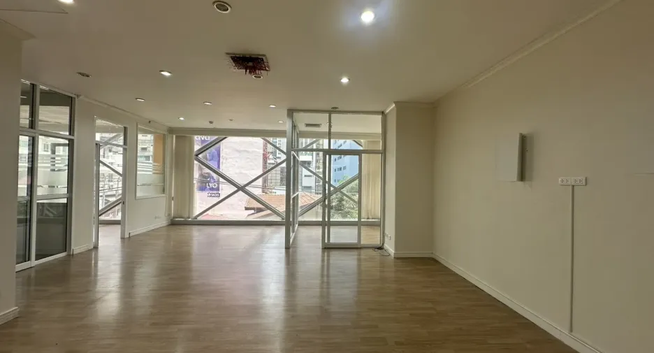 For rent office in Khlong Toei, Bangkok
