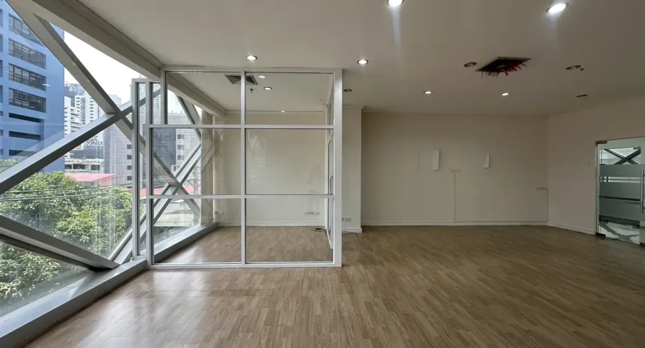 For rent office in Khlong Toei, Bangkok