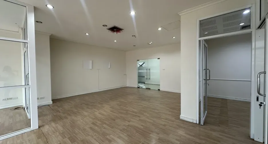For rent office in Khlong Toei, Bangkok