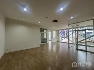 For rent office in Khlong Toei, Bangkok