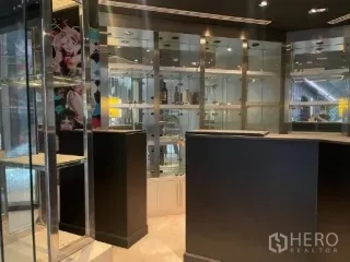 For rent retail Space in Watthana, Bangkok