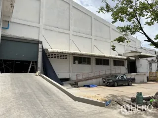 À louer entrepôt à Phra Pradaeng, Samut Prakan