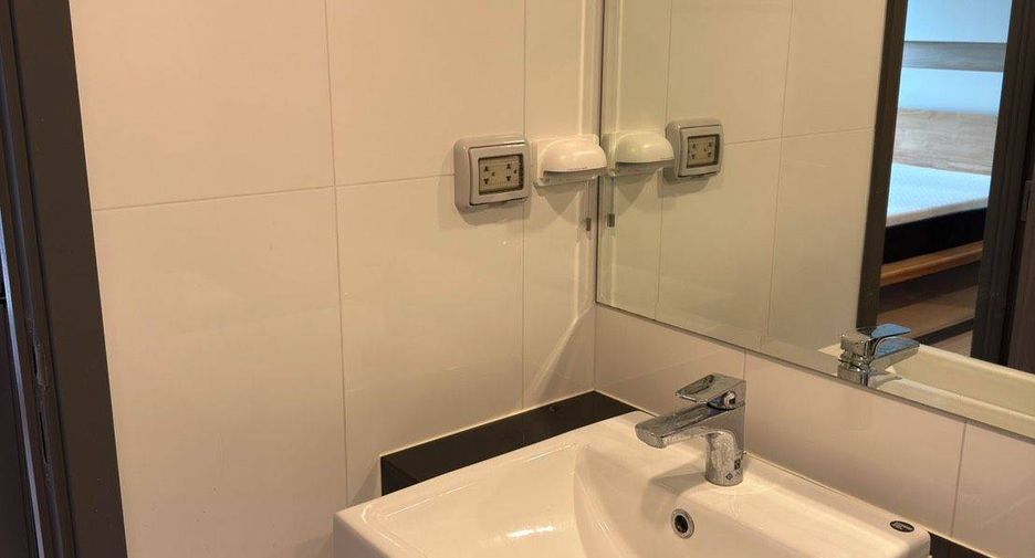 À louer et à vendre 1 chambre condo à Huai Khwang, Bangkok