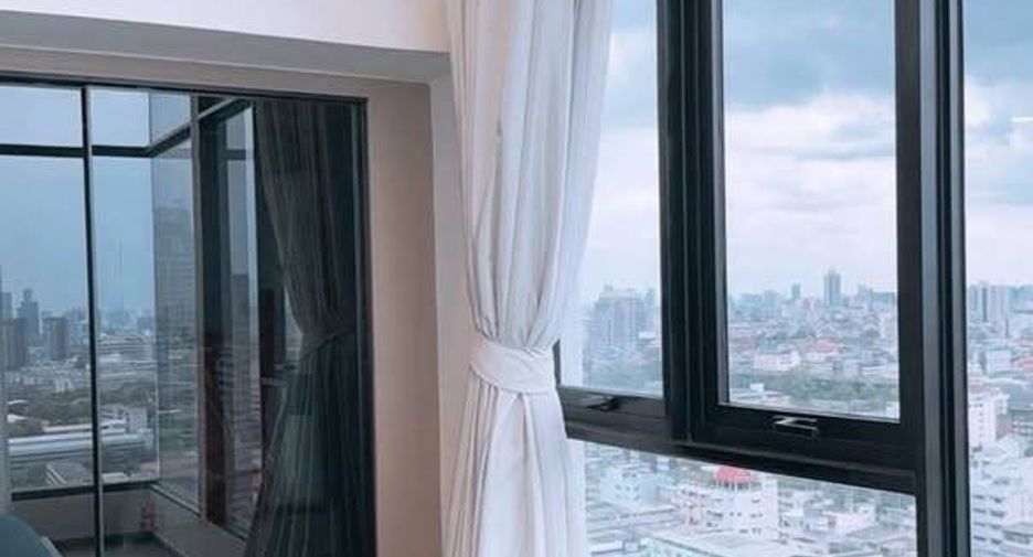 Condo en alquiler y en venta de 3 habitaciones en Ratchathewi, Bangkok