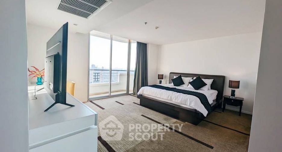 For rent 3 bedrooms condo in Sathon, Bangkok