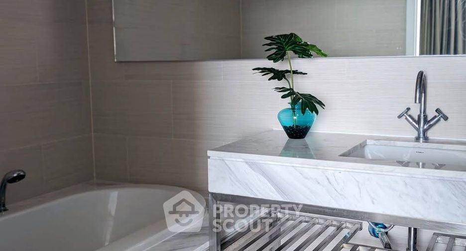 For rent 3 bedrooms condo in Sathon, Bangkok