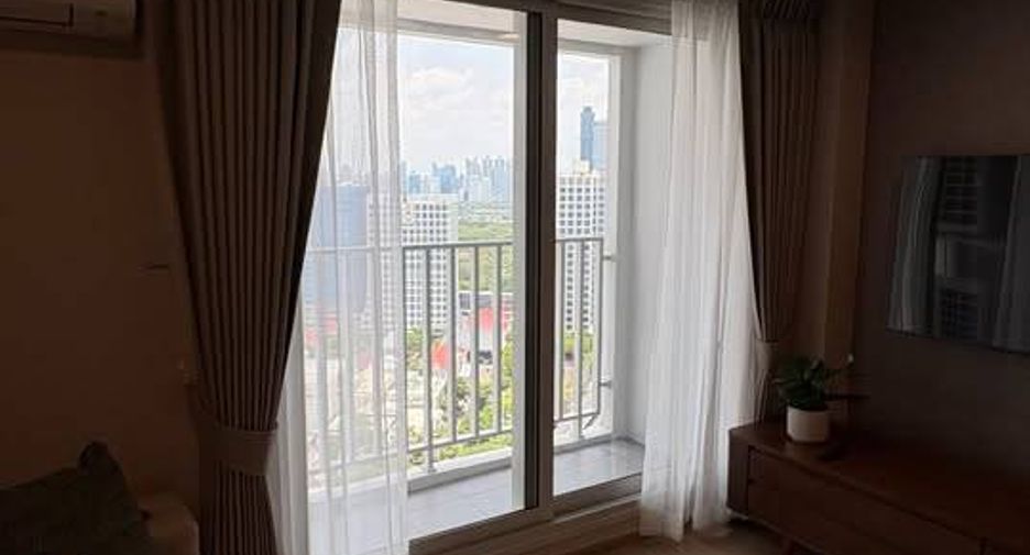 For rent 2 bedrooms condo in Bang Rak, Bangkok