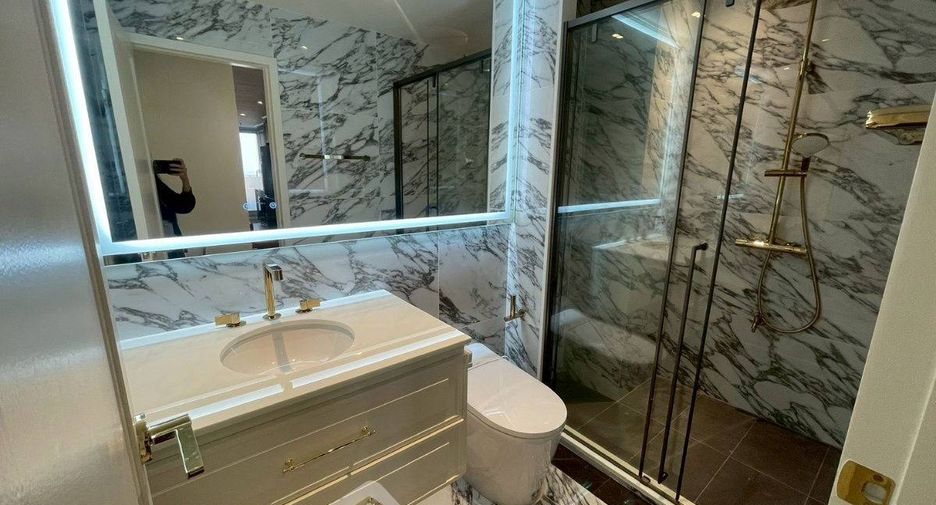 For sale 2 bedrooms condo in Khlong San, Bangkok