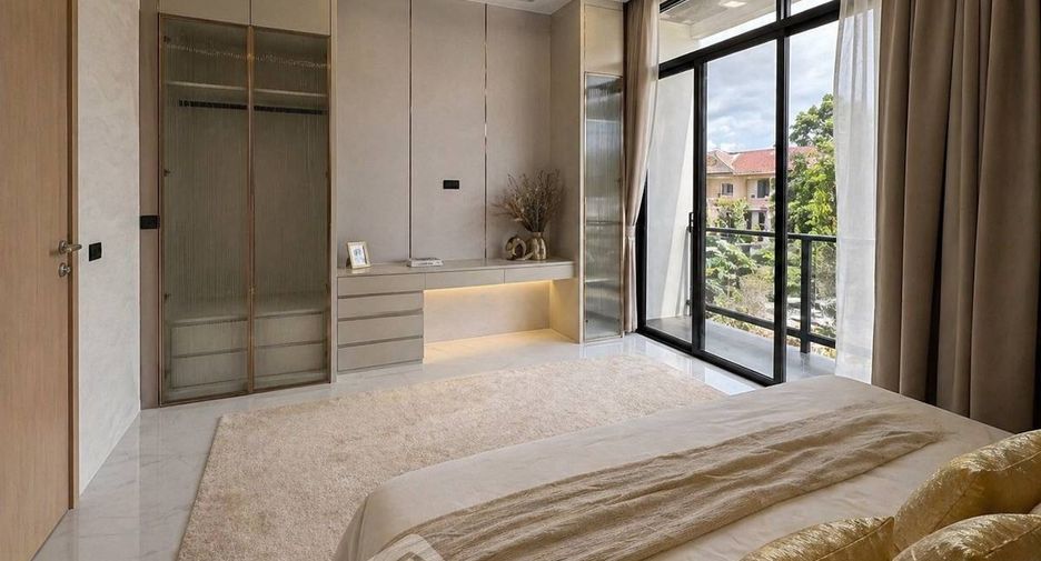 À vendre 4 chambres maison de ville à East Pattaya, Pattaya