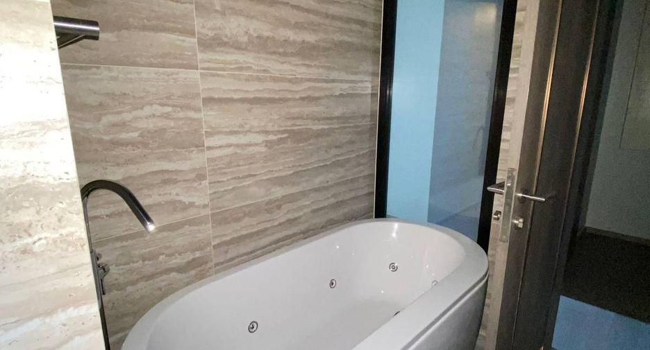 Продажа 3 спальни кондо в Кхлонг Тоеи, Бангкок