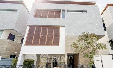 For sale 5 bedrooms house in Huai Khwang, Bangkok