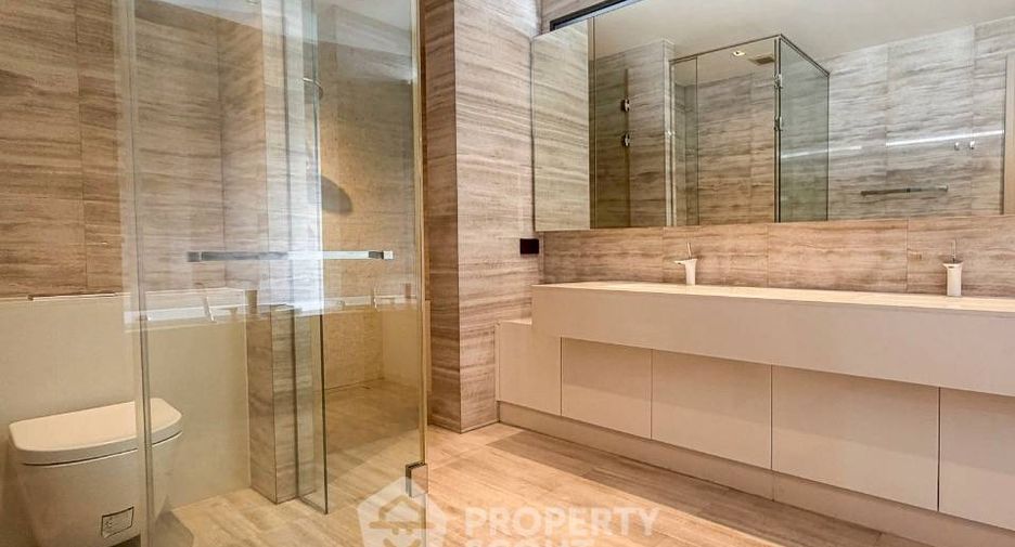 For sale 5 bedrooms house in Huai Khwang, Bangkok
