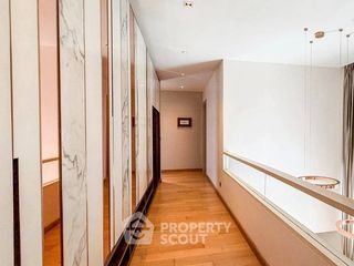 Haus zum Kauf mit 5 Zimmer in Huai Khwang, Bangkok