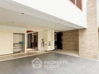 Haus zum Kauf mit 5 Zimmer in Huai Khwang, Bangkok