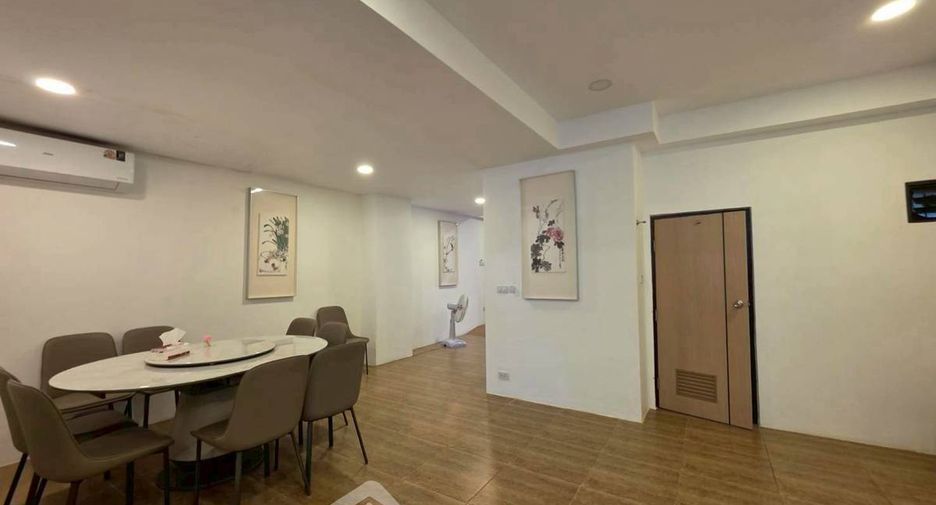 À vendre 5 chambres maison de ville à Jomtien, Pattaya