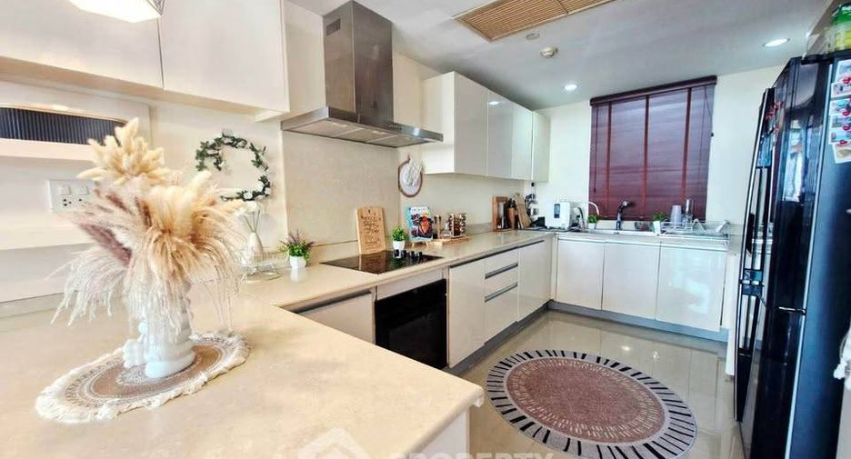 For sale 3 bedrooms condo in Bang Kho Laem, Bangkok