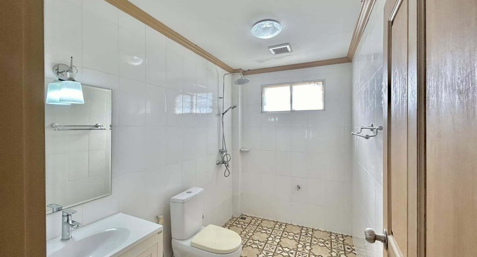 For rent 4 bedrooms villa in Cha Am, Phetchaburi