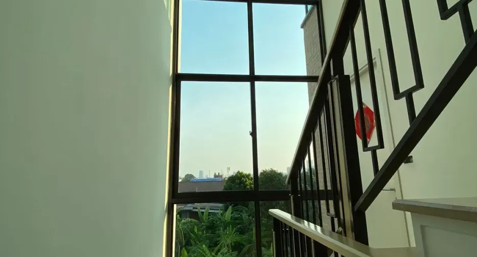 出售 4 卧室 联排别墅 在 Suan Luang, 曼谷