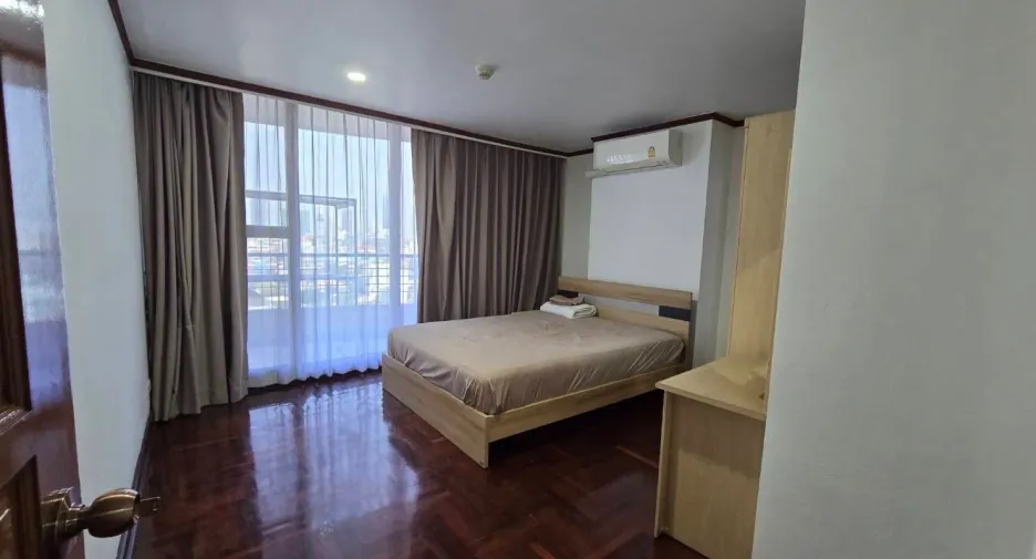 For rent そして for sale 2 ベッドルーム condo in Watthana, Bangkok