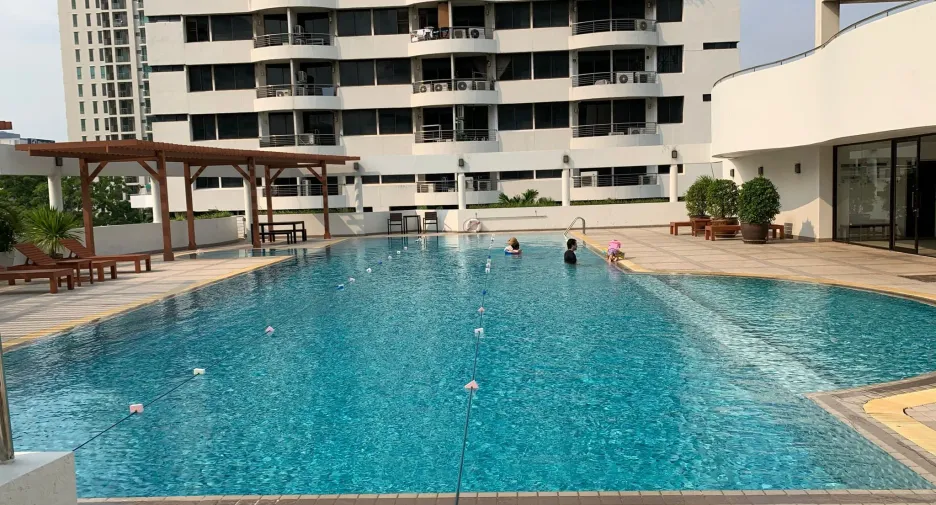 For rent そして for sale 2 ベッドルーム condo in Watthana, Bangkok