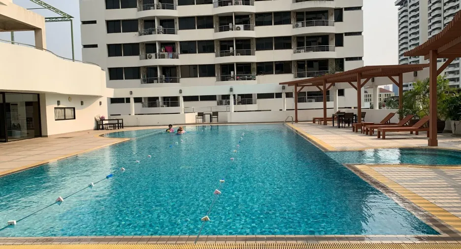 For rent そして for sale 2 ベッドルーム condo in Watthana, Bangkok