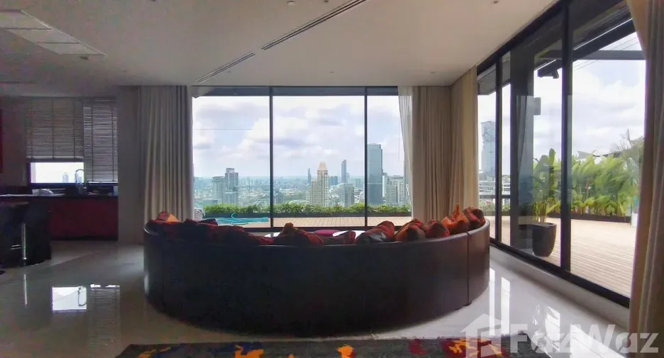 For sale 3 ベッドルーム condo in Sathon, Bangkok