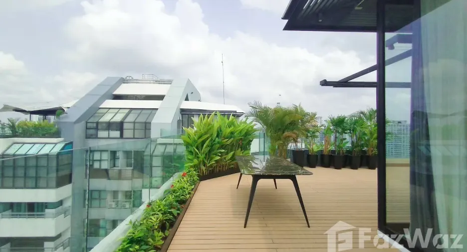 For sale 3 ベッドルーム condo in Sathon, Bangkok