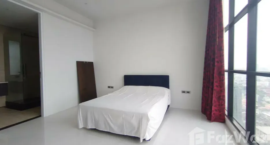 For sale 3 ベッドルーム condo in Sathon, Bangkok